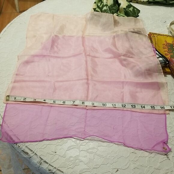 Vintage scarf lot of 11 mixed fabric estate sale find - Picture 17 of 17